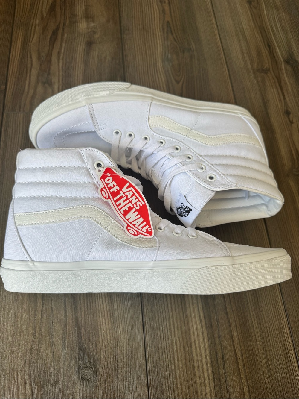 Vans Sk8-Hi Classic High-Top Sneakers in White with Off The Wall Tag - Mens 11